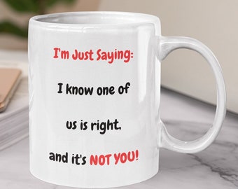 Taza de café sarcástica divertida: Solo digo que uno de nosotros tiene razón