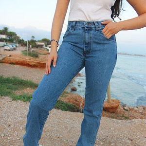 Vintage 90s Mom Jeans Blue Denim | High Rise Tapered Leg | Zipper Fly | Front & Back Pockets | Retro 90s Jeans | Classic Mom Fit