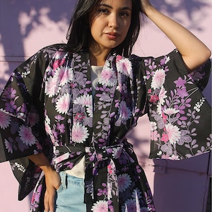 Vintage zwarte bloemenkimonobadjas – zomerkimono voor dames | Lichtgewicht katoenen yukata-stijl | Kimonojurk | Unieke badjas