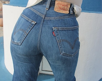 501 Levis Blue Jeans | Straight Leg Jeans |  Button Fly | 5 Pocket Design |  Petite Fit | W26 | Vintage Jeans Women