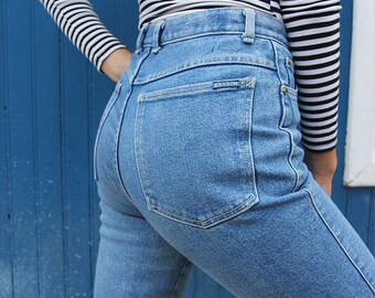 Mid Rise Mom Jeans in Blue 27" waist