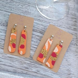 Pumpkin Spice polymeerklei Dangly oorbellen handgemaakt