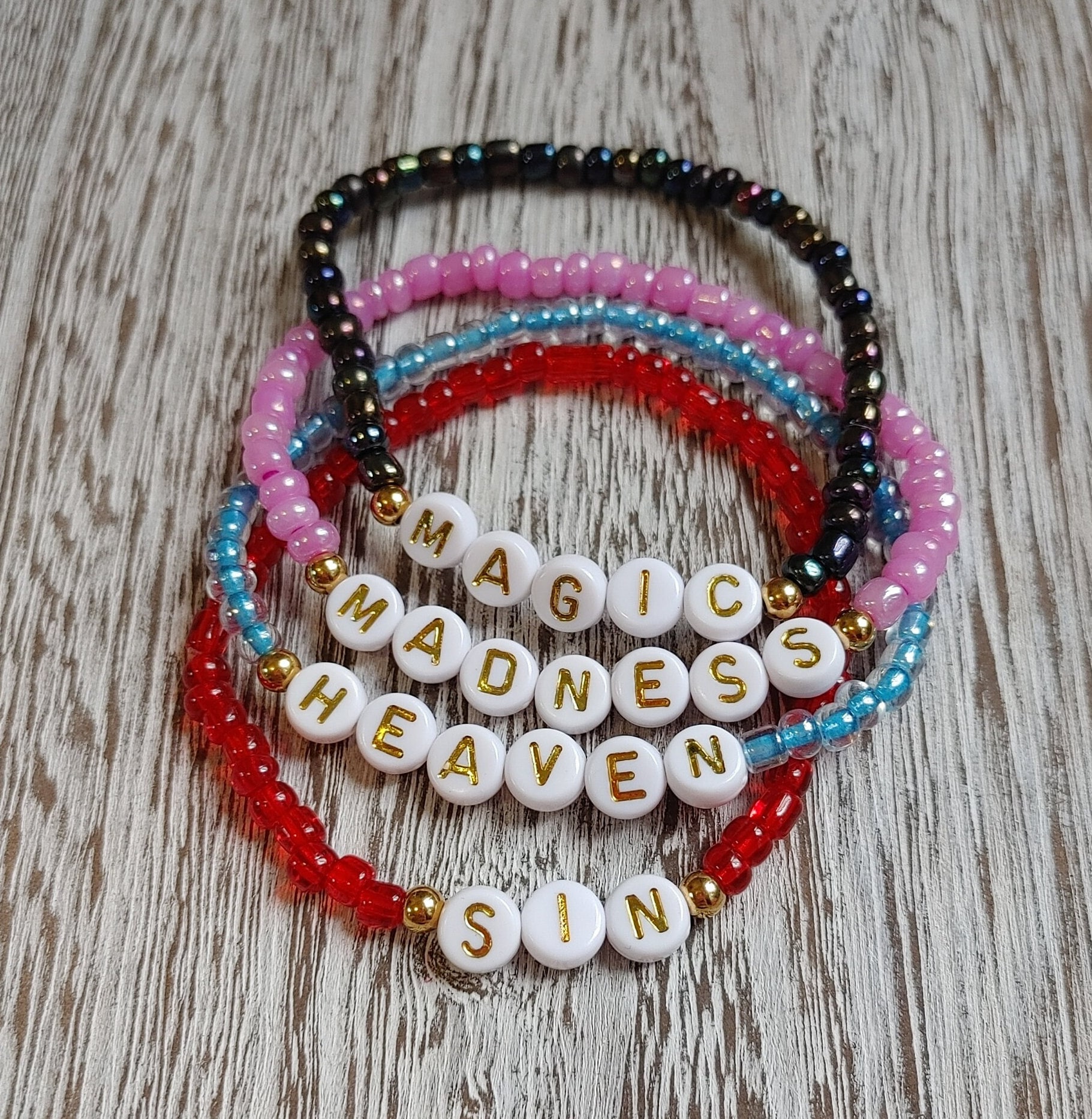 The Deeper Meaning of Taylor Swift's Eras Tour Friendship Bracelets for  Women- Motherly
