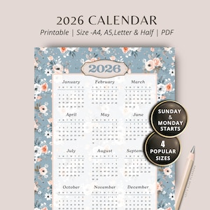 Puede incluir: Calendario 2026 con diseño floral en azul y blanco. El calendario muestra los meses del año, con el texto "2026 CALENDAR" en la parte superior. Disponible en tamaños A4, A5, Letter & Half.