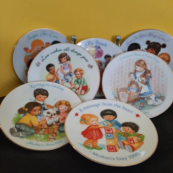 Vintage and collectible 5" mothers day plates from Avon dates 1988 to 1994
