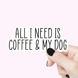 Tout ce dont j'ai besoin, c'est du café et mon chien Stickers citations Stickers bouteilles d'eau Stickers ordinateur portable amoureux des chiens Stickers citations drôles Stickers verres