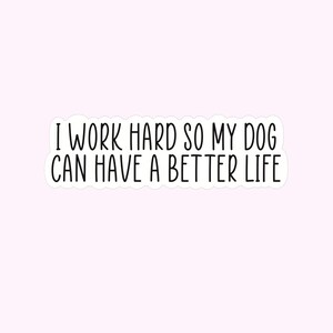 Je travaille dur pour que mon chien puisse avoir une vie meilleure Stickers citations, sticker drôle, sticker motivant pour ordinateur portable, sticker amoureux des chiens, sticker bouteille d'eau