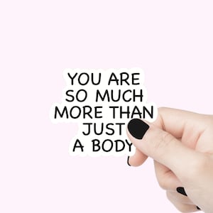 Vous êtes bien plus qu'un simple sticker citation corporelle, sticker citation positive pour le corps, sticker citation love your body, sticker féministe
