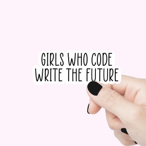 Sticker citation filles qui écrivent le code du futur, sticker autonomisation des femmes, sticker femme forte, sticker citation soutenir toutes les femmes