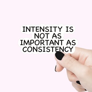 L'intensité n'est pas aussi importante que la cohérence Sticker devis motivant Sticker pour ordinateur portable positif Soyez cohérent