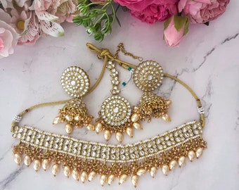 White Kundan Choker Necklace Earrings and Maang Tikka Set Indian Jewellery Set Kundan Necklace Set Indian Necklace Set Indian Jewellery