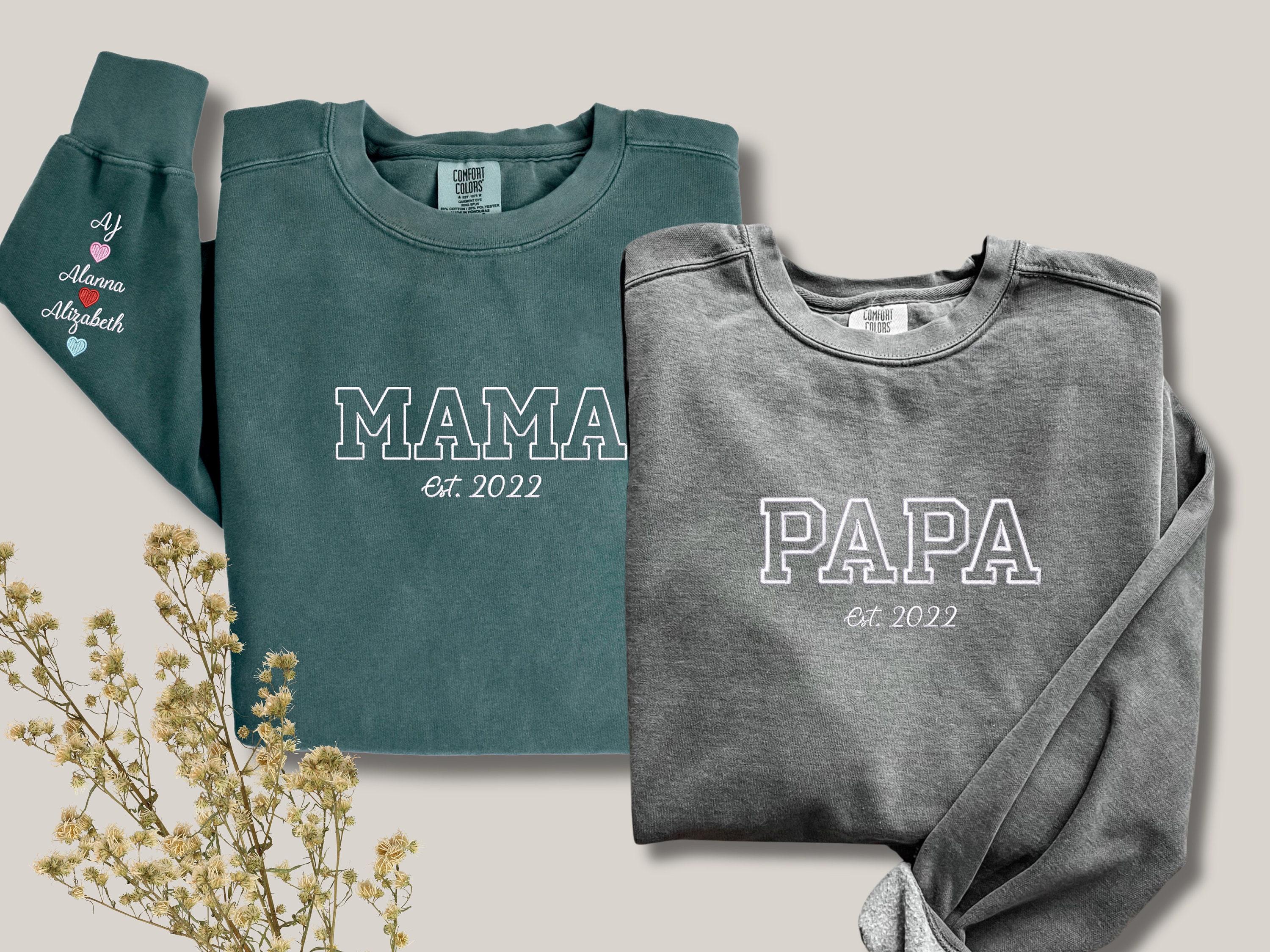 Love you mama and papa. T shirt design with a heart. 5394110