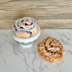 Large Pecan or Cinnamon Bun