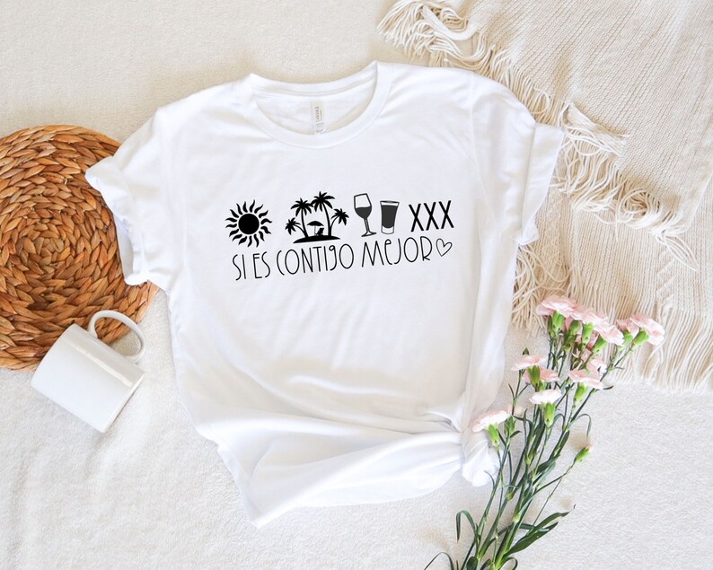 May include: White t-shirt with a black graphic design featuring a sun, palm trees, wine glass, beer glass, and the text "XXX Si es contigo mejor".