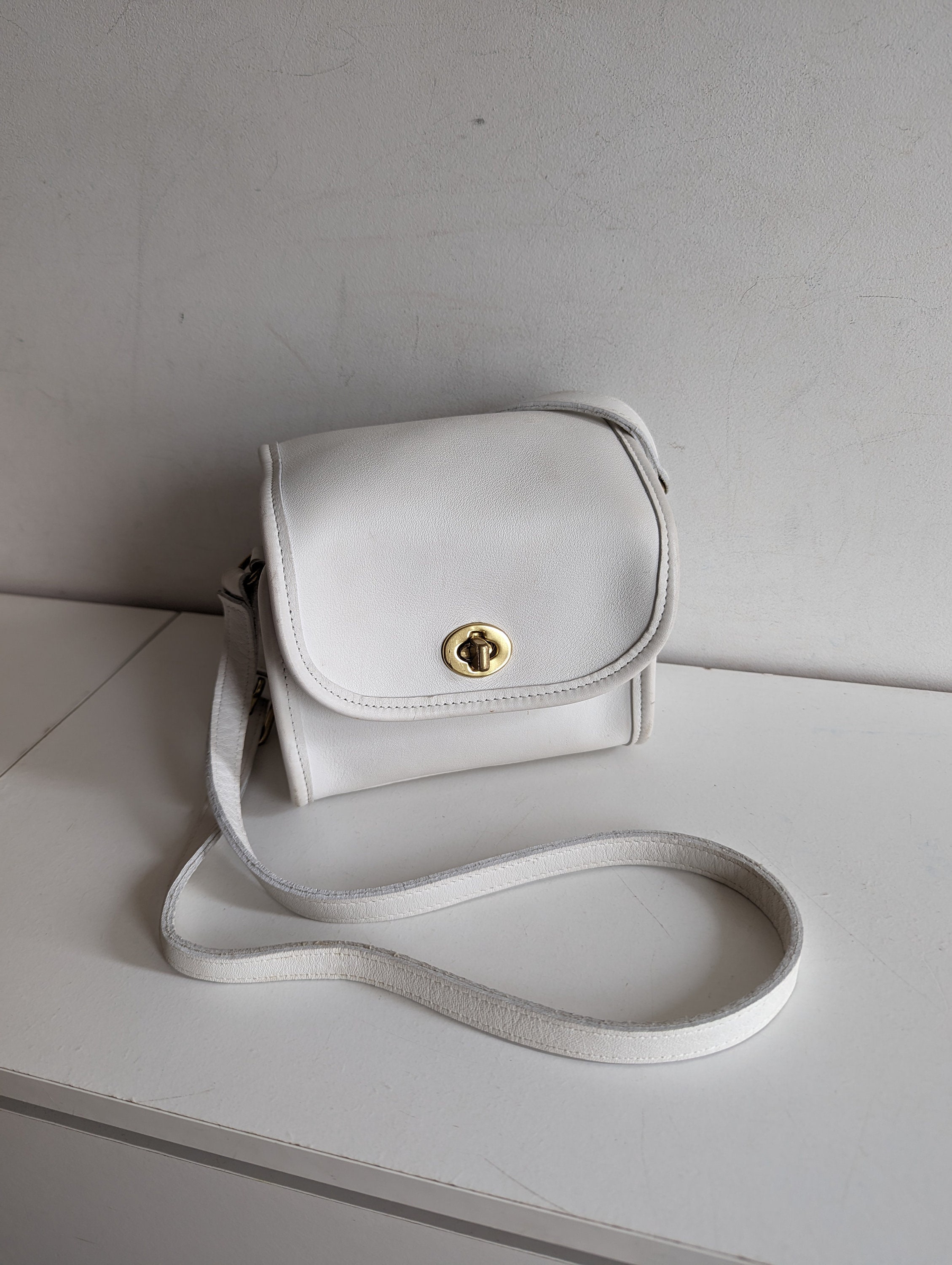 バッグ vintage coach Emmie Flap bag 9018 Vintage Coach Emmie Flap Bag #9018 White - Etsy