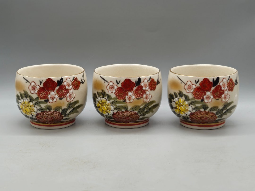 Set of 3 Vintage Kutani Ware 九谷 Japan Porcelain Cups With Floral & Gold Decorations Signed 九谷隆山