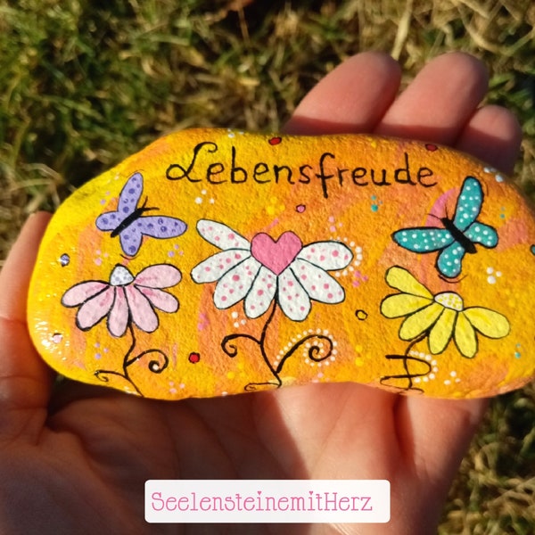 Glücksstein Lebensfreude, Gänseblümchen, Schmetterling, Glücksstein, bunte Steine, bemalte Steine, Seelensteine mit Herz, kleine Geschenke