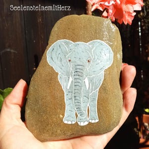 Elefant auf Naturstein, bemalte Steine, Acrylmalerei, Wildlife, Seelensteine mit Herz, Geschenk Herzensmensch, Geburtstag, Happy Birthday