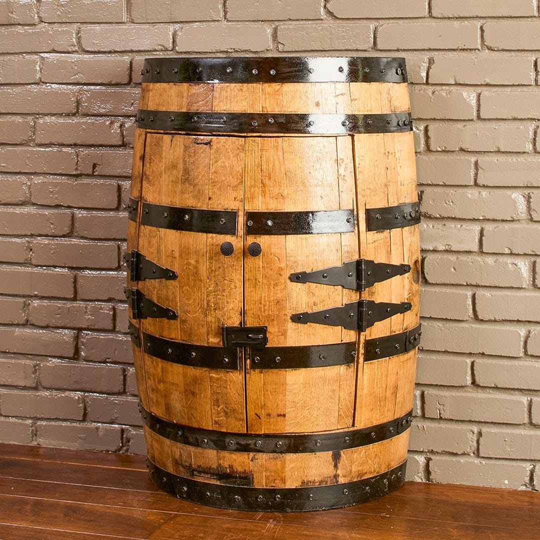 Mueble bar de barril de bourbon con puertas: Exhibición de barriles de  whisky auténticos - Etsy México, image size:1080x1080