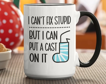 Cadeaux d'orthopédiste, tasse de chirurgien orthopédique, je ne peux pas réparer stupide, mais je peux mettre un plâtre dessus, spécialiste orthopédique, tasse à café orthopédique