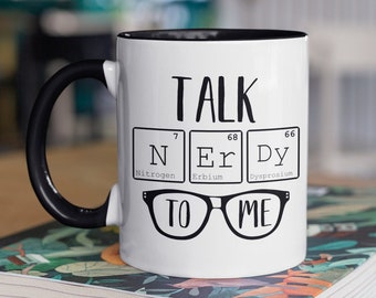 Praat nerdy tegen me mok, grappige nerd cadeau, cadeau voor nerd, scheikunde nerd cup, nerd grap mok, gag cadeau, scheikunde minnaar cadeau, scheikunde leraar