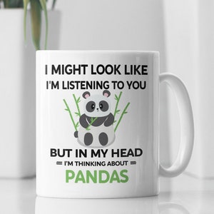 Caneca engraçada de panda, presentes para amantes de panda, posso parecer que estou ouvindo você, mas na minha cabeça estou pensando em pandas, imagem de panda