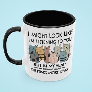 Lustige Katzentasse, viele Katzen, ich könnte aussehen, als würde ich auf dich hören, aber in meinem Kopf denke ich an Katzen, Katzenliebhabergeschenk, all diese Katzen