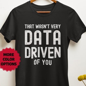 Puede incluir: Camiseta negra con texto blanco que dice "That wasn't very data driven of you".