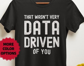 Puede incluir: Camiseta negra con texto blanco que dice "That wasn't very data driven of you".