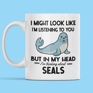 Tazza di foca divertente, regali di foca, nella mia testa sto pensando a foche, tazza di caffè sigillo, regali amante delle foche, sigillo carino sigillo dei cartoni animati