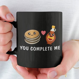 Pfannkuchen und Sirup Becher, Sie vervollständigen mich Pfannkuchen und Sirup, Paare Becher, Valentinstag Geschenk, Ahornsirup und Pfannkuchen romantisches Geschenk, süßes Geschenk