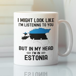 Regalos de Estonia, Taza para amantes de Estonia, Divertida taza de café estonio, Puede que parezca que te estoy escuchando, pero en mi cabeza estoy en el mapa de la bandera de Estonia.