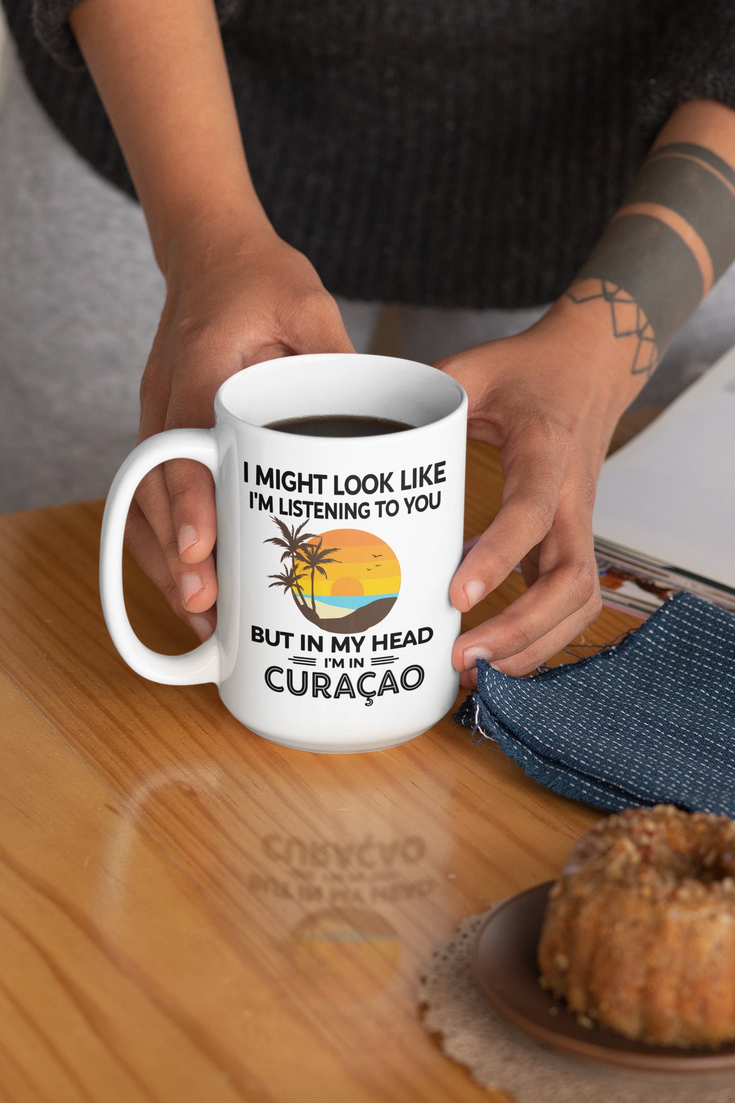 Curacao Mok, Curacao Geschenken, Grappig Curacao Koffie Cup, Ik kan eruit zien Alsof Ik Luister naar Jou maar in Mijn Hoofd ben ik in Curacao, Curacao Lover - Nederland