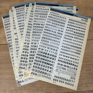 Fogli di trasferimento misti usati per il font Mecanorma Avant Garde
