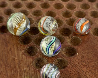 Verzameling van 5 antieke Latticino Core Swirls-knikkers - Handgemaakt Duits glasmarmer