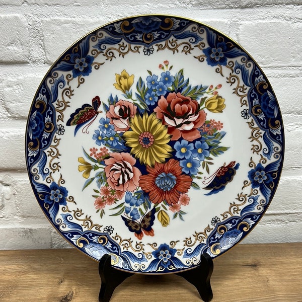 Chinese hand painted ceramic plate