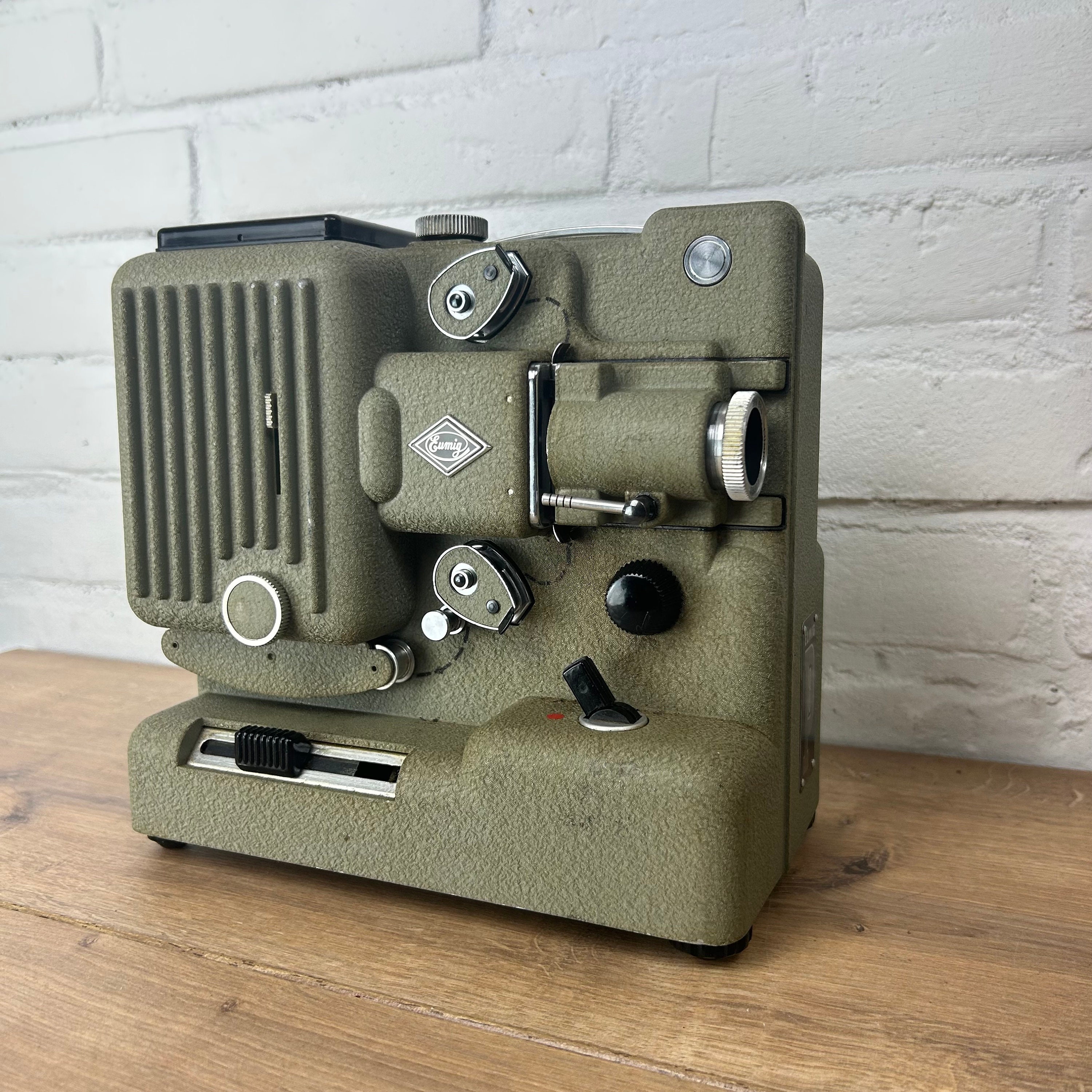 ANCIEN PROJECTEUR DE Cinema 8 Mm Eumig 711 R Collection EUR 30,00 - PicClick FR