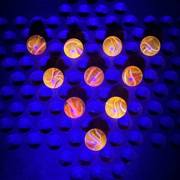 10 x Uranium glass marbles - UV reactive - blacklight