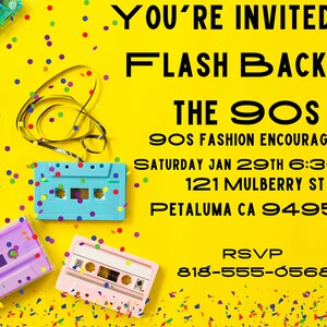 Może przedstawiać: Żółte zaproszenie z konfetti i kasetami. Tekst brzmi: "You're invited to Flash Back to the 90s. 90s Fashion Encouraged. Sobota, 29 stycznia, 18:30. 121 Mulberry St. Petaluma CA 94952. RSVP 818-555-0568"