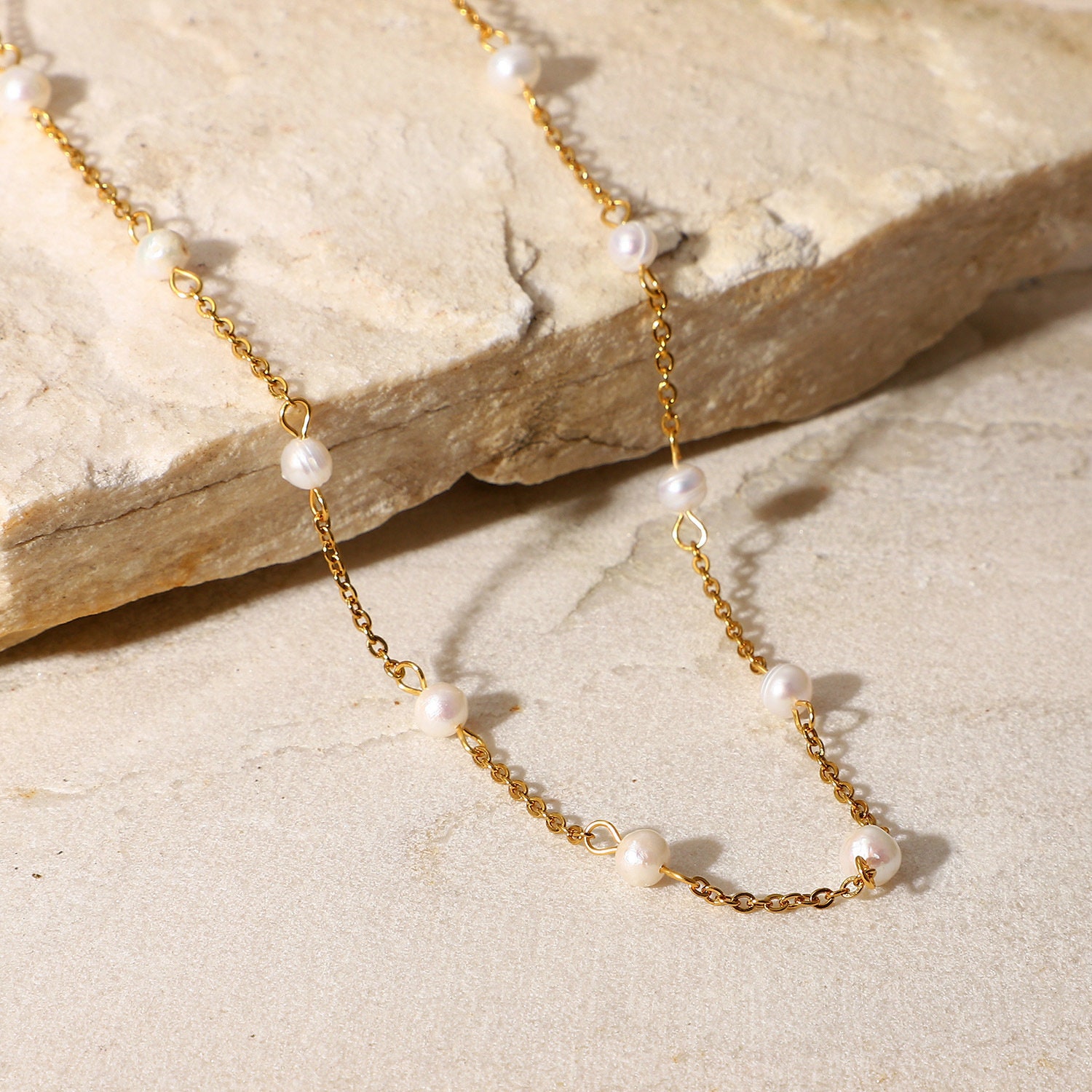 Simple pearl necklace outlet designs in gold
