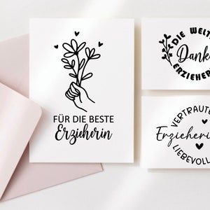 K&ouml;nnte beinhalten: Drei wei&szlig;e Karten mit schwarzer Tinte. Die erste Karte zeigt eine Hand, die einen Blumenstrau&szlig; h&auml;lt, und den Text "F&uuml;r die beste Erzieherin". Die zweite Karte zeigt einen Kranz aus Bl&auml;ttern mit dem Text "Die Weltbeste Danke Erzieherin". Die dritte Karte zeigt einen Kranz aus Bl&auml;ttern mit dem Text "Vertrauterin Erzieherin Liebevoll Vorbild".