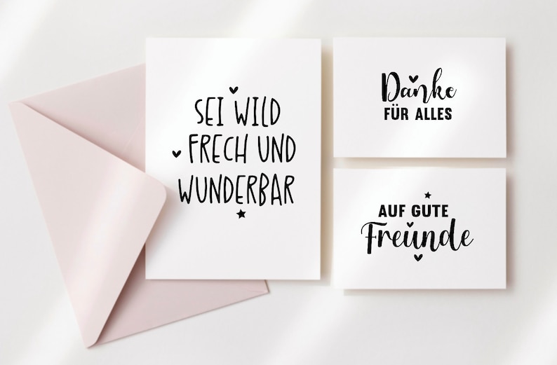 Puede incluir: Tres tarjetas blancas con texto negro. La primera tarjeta dice "Sei wild, frech und wunderbar". La segunda tarjeta dice "Danke f&uuml;r alles". La tercera tarjeta dice "Auf gute Freunde".