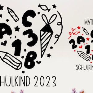 Op de afbeelding: Zwart-witte illustratie van een hart met de cijfers 2, 1, 3 en 18 erin. Het hart is omringd door sterren, potloden, snoepjes en een feestmuts. De tekst "SCHULKIND 2023" staat onder het hart. Een tweede hart met hetzelfde ontwerp bevindt zich aan de rechterkant van de afbeelding, met de tekst "MATEO" erboven en "SCHULKIND 2023" eronder.