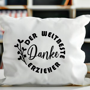 K&ouml;nnte beinhalten: Wei&szlig;es Kissen mit schwarzem Text, der "Der Weltbeste Danke Erzieher" lautet, was &uuml;bersetzt "Der beste Erzieher Danke" bedeutet.