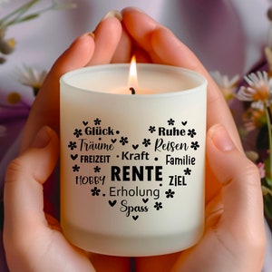 May include: A white candle with black text that reads "*Gl&uuml;ck. *Ruhe *Tr&auml;ume Reisen *FREIZEIT. Kraft. Familie *HOBBY RENTE ZIEL*. Erholung *Spass *"
