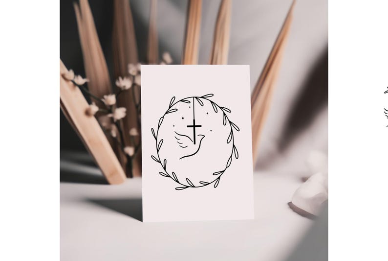Pu&ograve; includere: Un disegno in bianco e nero di una colomba con una croce all'interno di una ghirlanda di foglie. La colomba vola verso l'alto in direzione della croce.
