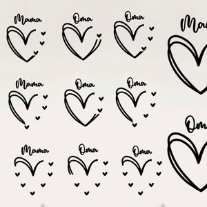 Op de afbeelding: Twaalf zwart-witte hartvormige ontwerpen met de woorden "Mama" en "Oma" in cursief. Sommige harten hebben kleine hartjes eromheen. Eén hart heeft de naam "Mateo" ernaast geschreven. Een ander hart heeft de namen "Luka" en "Eva" ernaast geschreven.