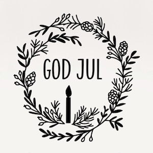 Peut inclure: Illustration en noir et blanc d'une couronne de Noël avec le texte "GOD JUL" au centre. La couronne est faite de branches de pin et de baies.