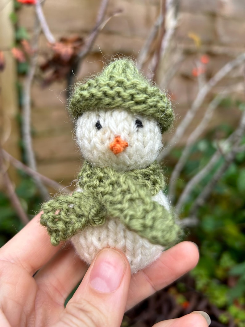 Knitted Snowman Pattern: Christmas Decoration (PDF Pattern) image 3