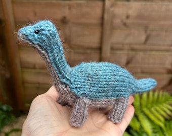 Wzór na robótkę na drutach Apatosaurus (wzór PDF)